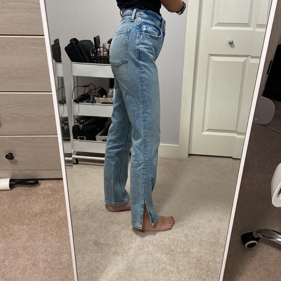 A&F 90’s Straight High Rise - Picture 2 of 6